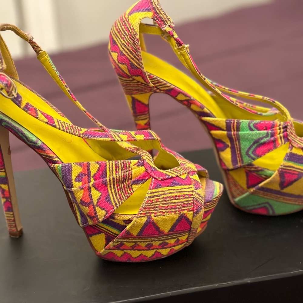 Heels - Picture 3 of 4
